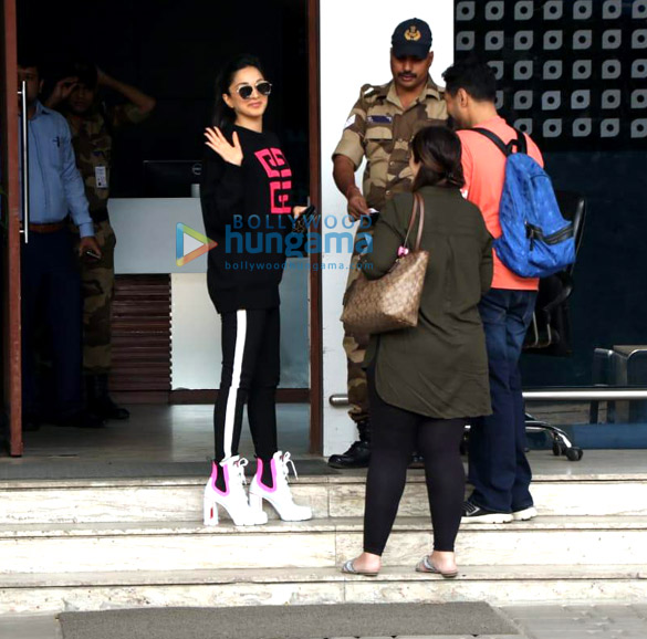 photos akshay kumar n kiara advani and diljit dosanjh at the airport 4