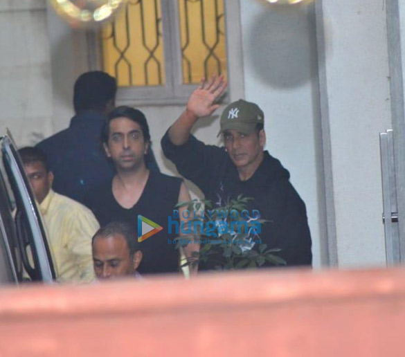 photos akshay kumar snapped at a dubbing studio in juhu 1 2