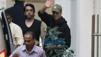 Photos: Akshay Kumar snapped at a dubbing studio in Juhu