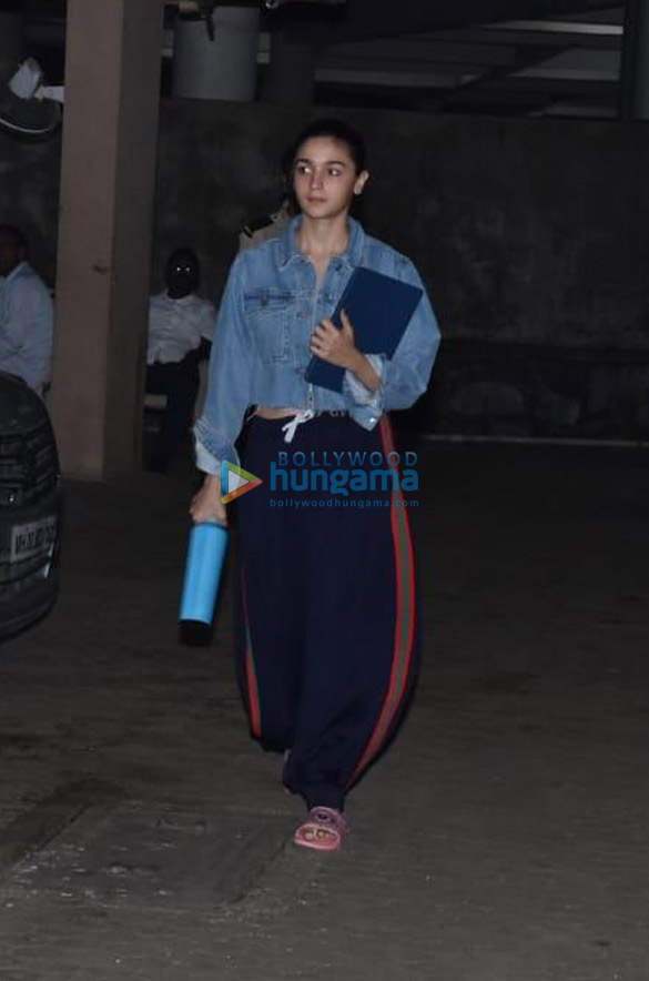 photos alia bhatt snapped at sanjay leela bansalis office in juhu 4 3