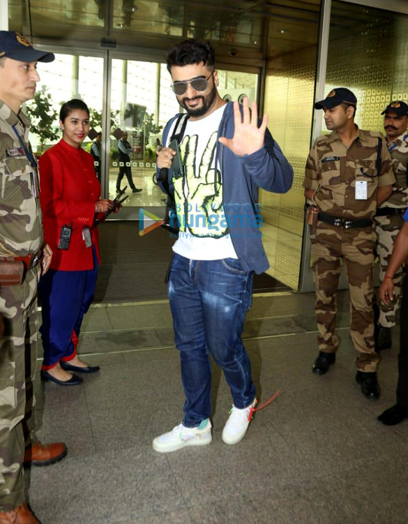 photos arjun kapoor sophie choudry and others snapped at the airport 1