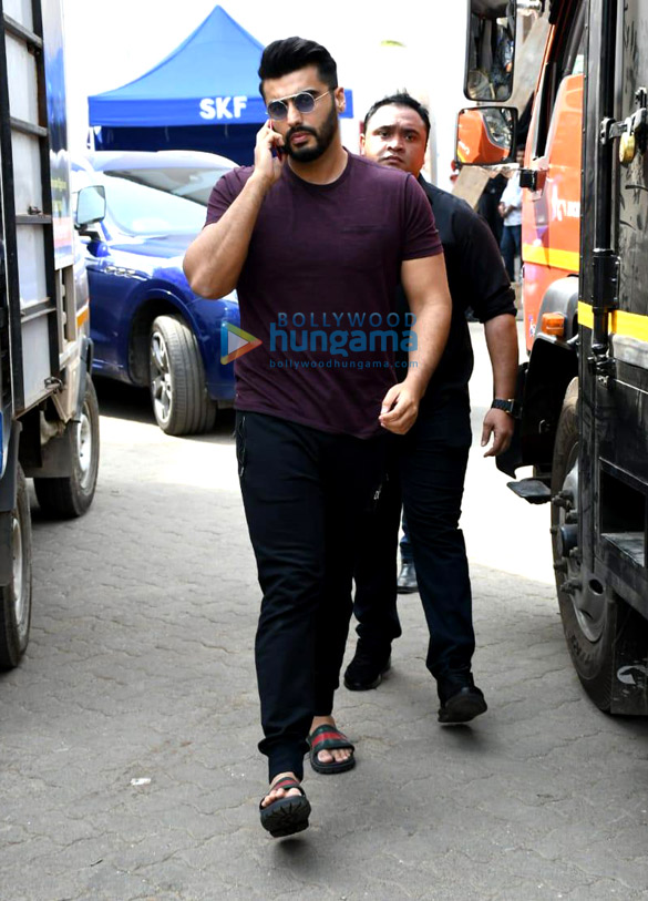 photos arjun kapoor and kriti sanon snapped promoting their film panipat 6