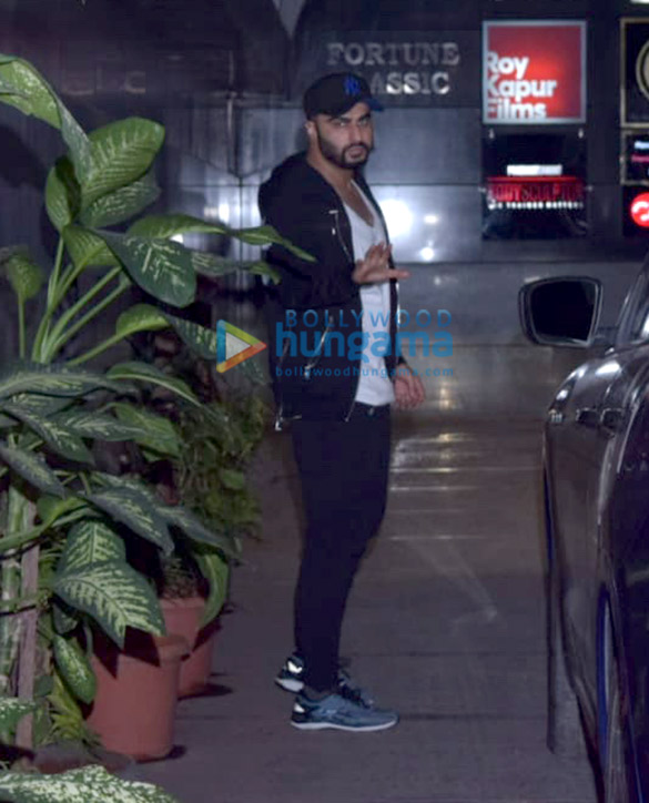 photos arjun kapoor snapped at the gym in bandra 3
