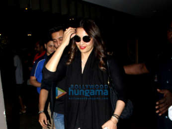 Photos: Ajay Devgn, Kajol, Saif Ali Khan and others snapped at the airport