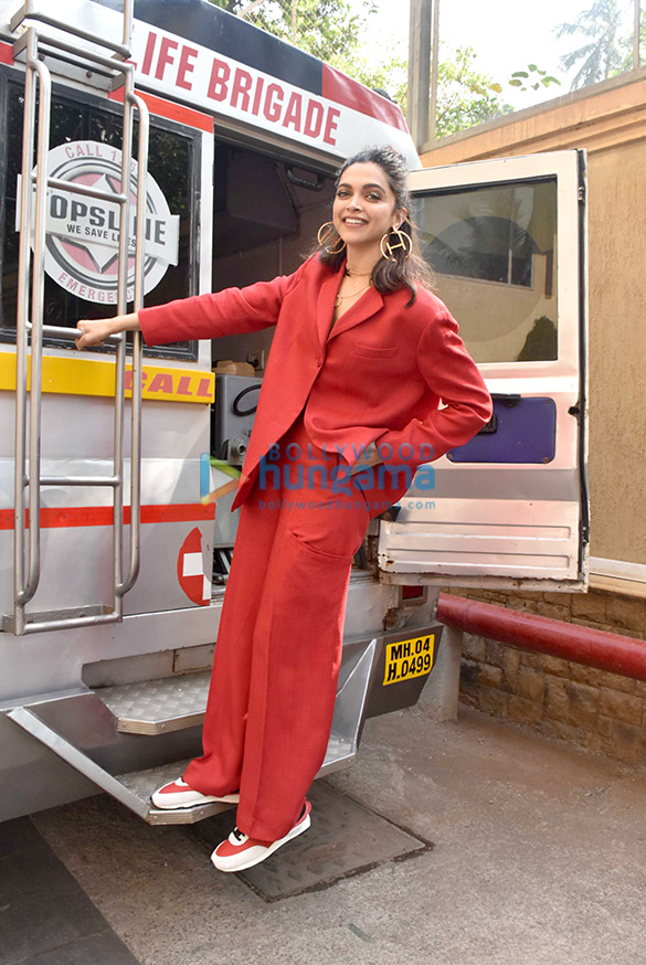 photos deepika padukone snapped promoting her film chhapaak 6