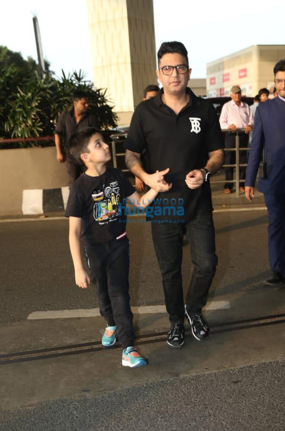 photos hrithik roshan sonam kapoor ahuja and others snapped at the airport 1231