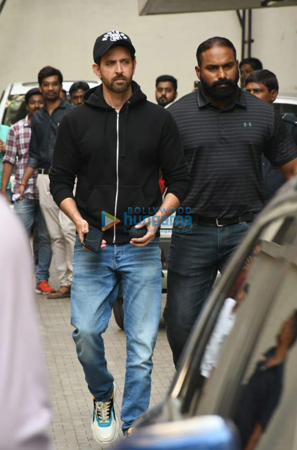photos hrithik roshan snapped at old dharma office 3
