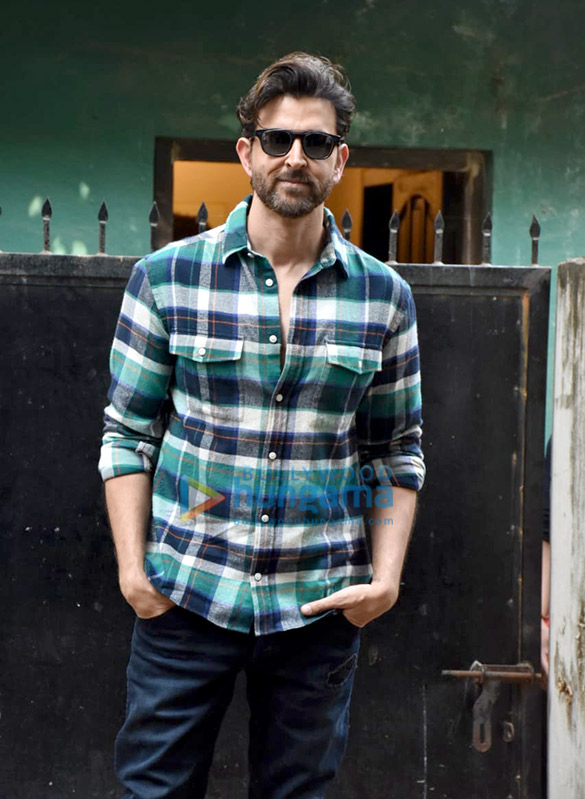 photos hrithik roshan spotted at a shoot in versova 2