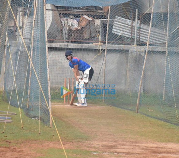 photos ibrahim ali khan snapped playing cricket 1