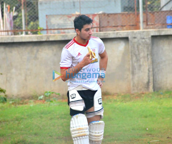 photos ibrahim ali khan snapped playing cricket in juhu 3