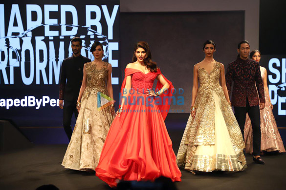 photos jacqueline fernandez walks the ramp for shantanu nikhil in delhi 4