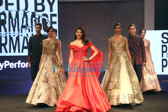 photos jacqueline fernandez walks the ramp for shantanu nikhil in delhi 6