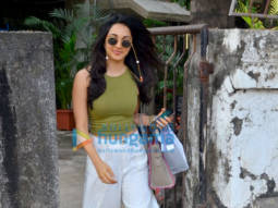 Photos: Kiara Advani spotted at Kromakay salon in Juhu