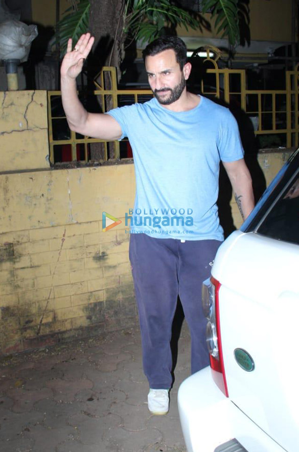 photos saif ali khan snapped at a dubbing studio in bandra 3
