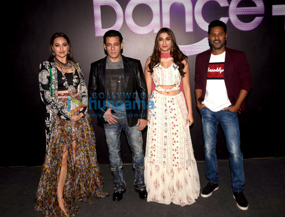 photos salman khan sonakshi sinha saiee manjrekar and prabhu dheva snapped promoting their film dabangg 3 on the sets of dance plus 2