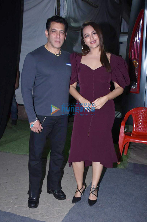 photos salman khan and sonakshi sinha snapped at mehboob studio in bandra 6