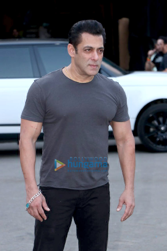 photos salman khan spotted at mehboob studio in bandra 4