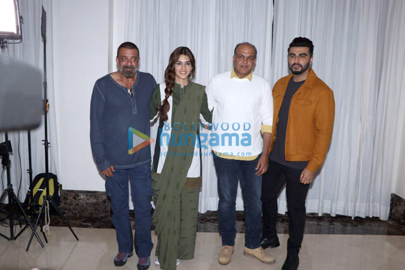 photos sanjay dutt arjun kapoor kriti sanon and ashutosh gowariker snapped during panipat promotions 1