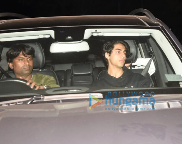photos shah rukh khan snapped with his son in juhu 2