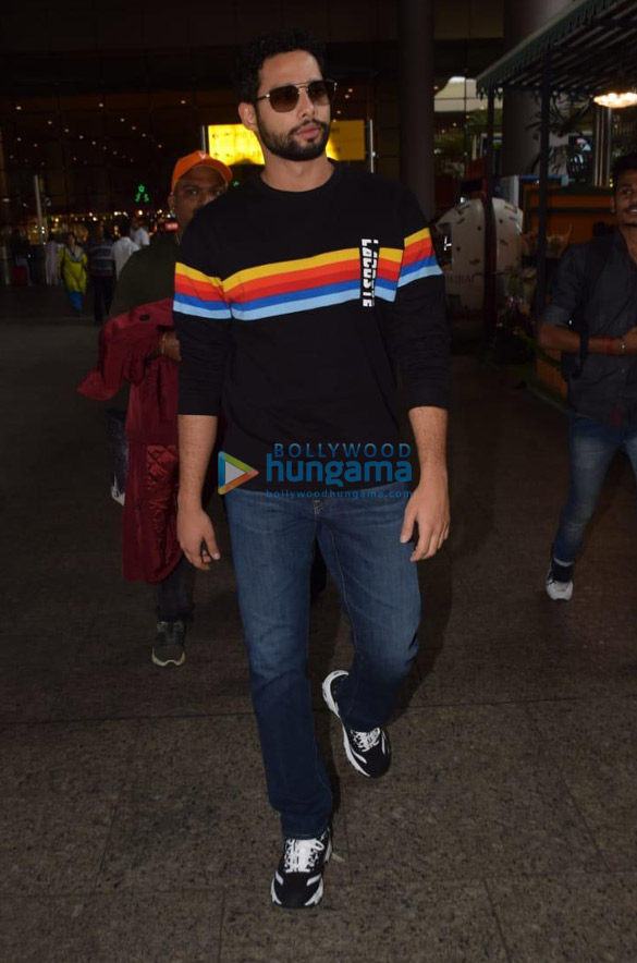 photos siddhant chaturvedi snapped at the airport 3