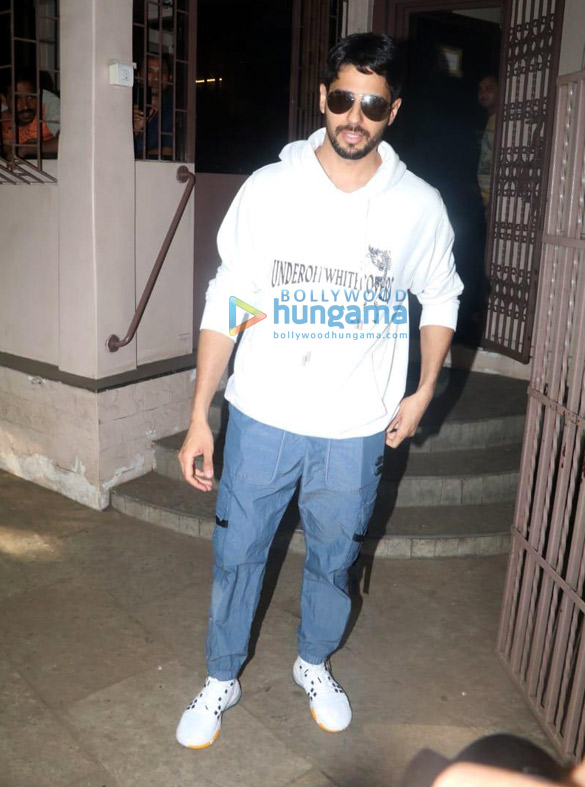 photos sidharth malhotra snapped at shankar mahadevans studio 2