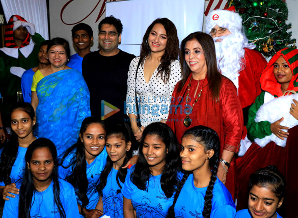 photos sonakshi sinha snapped celebrating christmas with kids 2
