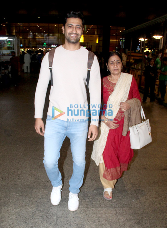 photos urvashi rautela vicky kaushal mouni roy and others snapped at the airport 2