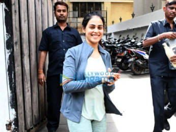 Photos: Varun Dhawan, Genelia Dsouza and Mira Kapoor spotted at the gym