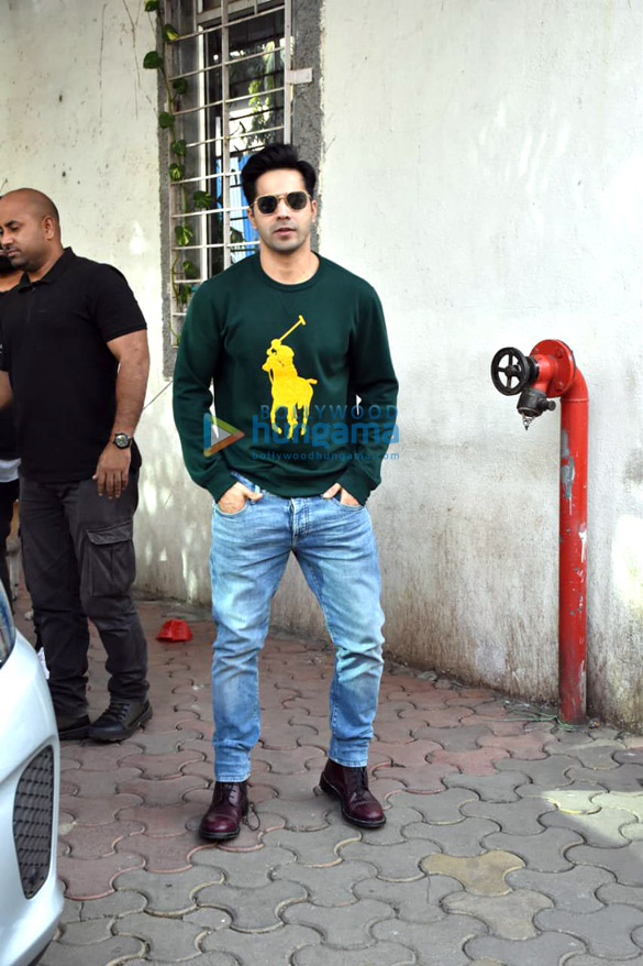 photos varun dhawan snapped in andheri 2 2
