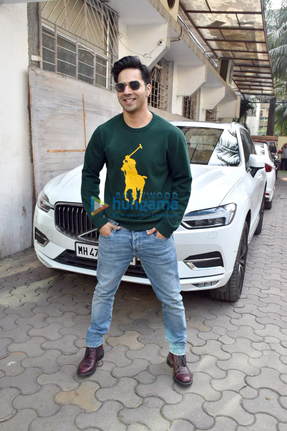 photos varun dhawan snapped in andheri 3 2