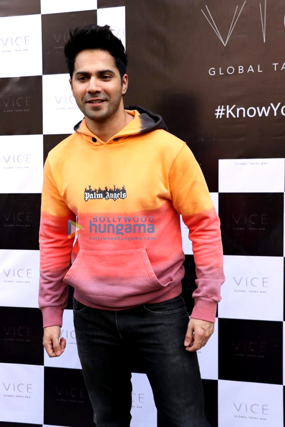 photos varun dhawan snapped in juhu 4 2