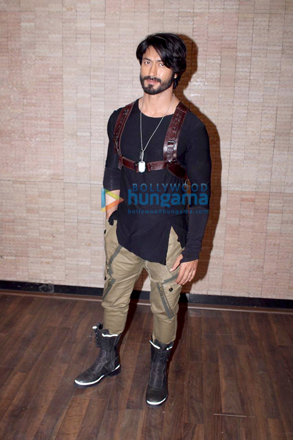 photos vidyut jammwal and gulshan devaiah snapped promoting their film commando 3 5