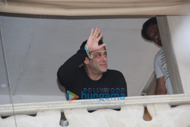 Salman Khan gets teary-eyed upon seeing massive crowd greeting him on his birthday