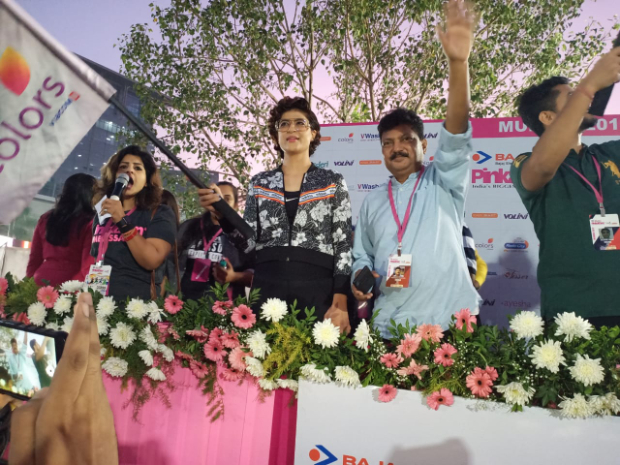 Tahira Kashyap shares her inspirational story with 11000 women at Pinkathon Tahira Kashyap shares her inspirational story with 11000 women at Pinkathon