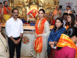 Deepika Padukone snapped at Siddhivinayak temple