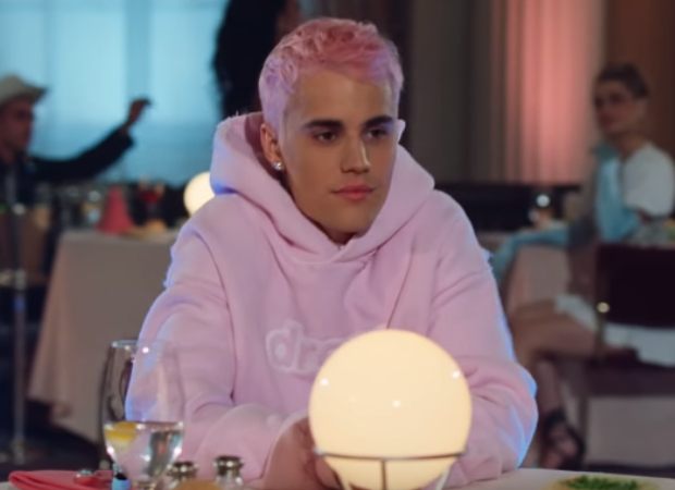 Justin Bieber debuts pink hairstyle in Yummy music video : Bollywood News -  Bollywood Hungama