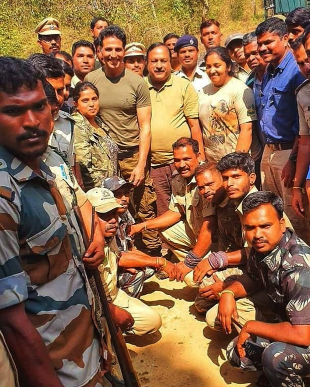 LEAKED PHOTOS: Fans greet Akshay Kumar as he shoots for Bear Grylls’ Man vs Wild in Bandipur LEAKED PHOTOS: Fans greet Akshay Kumar as he shoots for Bear Grylls’ Man vs Wild in Bandipur