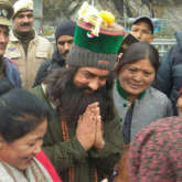 Laal Singh Chaddha: Aamir Khan greets fans during Himachal shoot