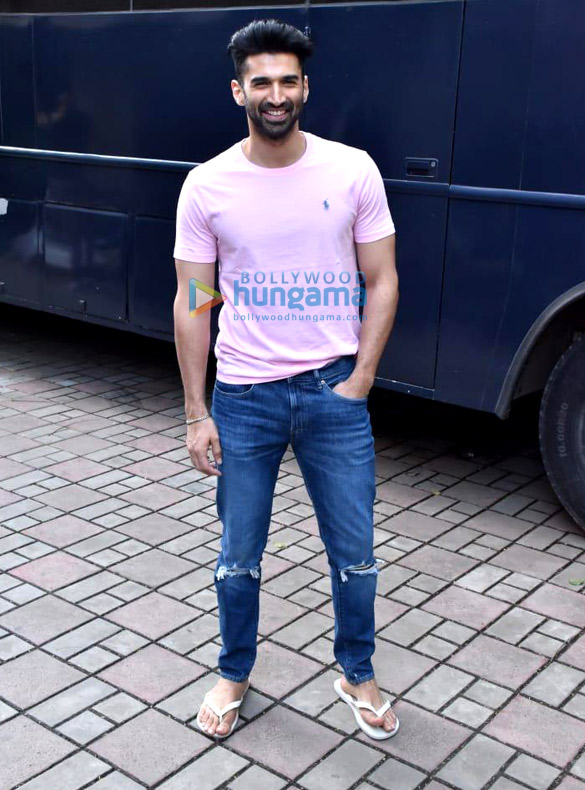photos aditya roy kapur and disha patani spotted promoting their film malang 1