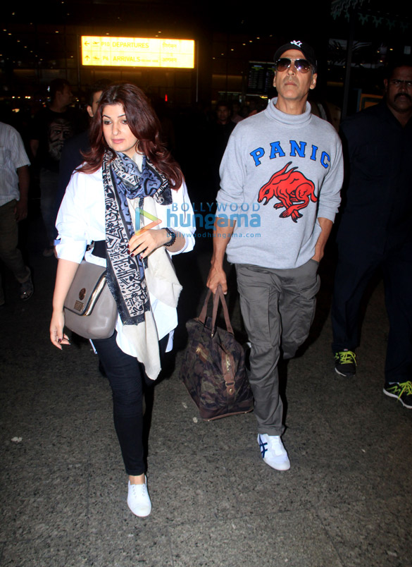 photos akshay kumar twinkle khanna ranbir kapoor and kajol snapped at the airport 1