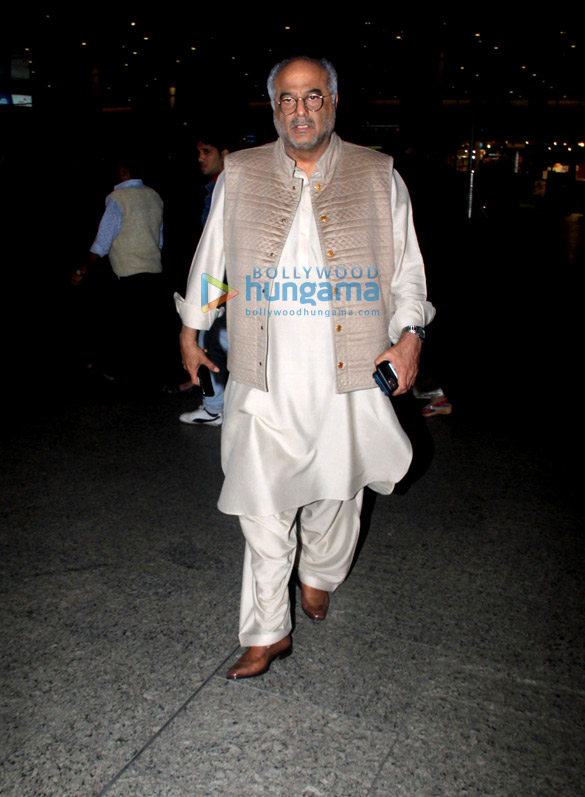 photos akshay kumar twinkle khanna sonali bendre and others snapped at the airport 1