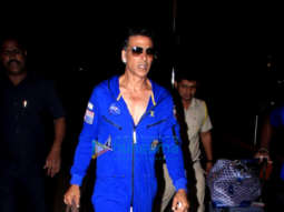 Photos Akshay Kumar, Twinkle Khanna, Sonali Bendre and others snapped at the airport