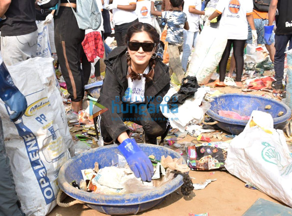 photos bhumi pednekar snapped participating in the beach cleanup drive in juhu 5