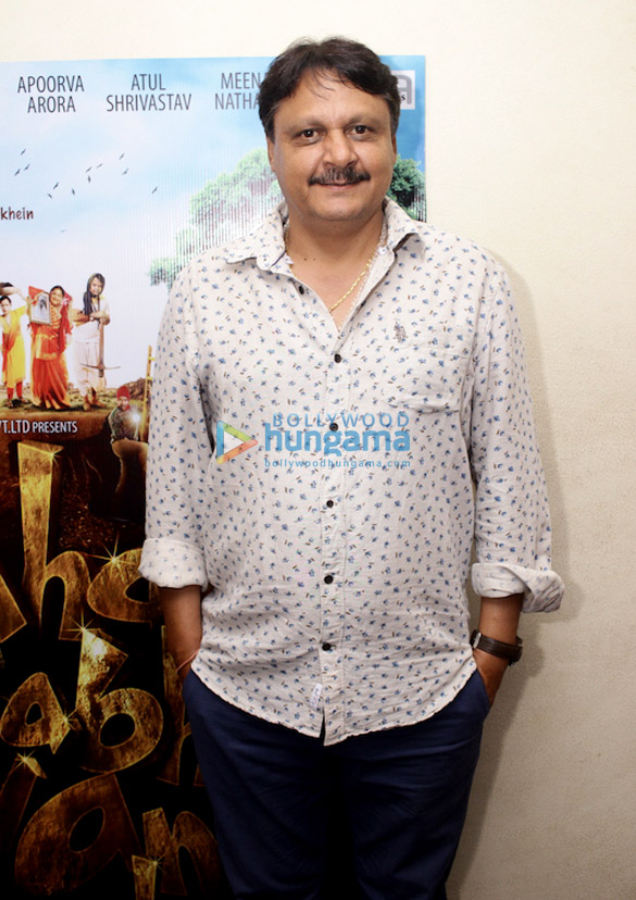 photos cast of yahan sabhi gyani hain performed kanupriya act at trailer launch 7