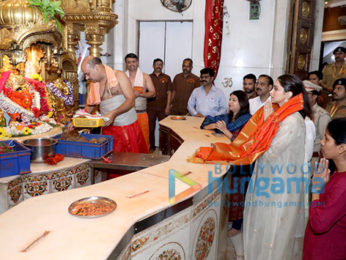 Photos: Deepika Padukone snapped at Siddhivinayak temple