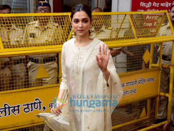 Photos: Deepika Padukone snapped at Siddhivinayak temple