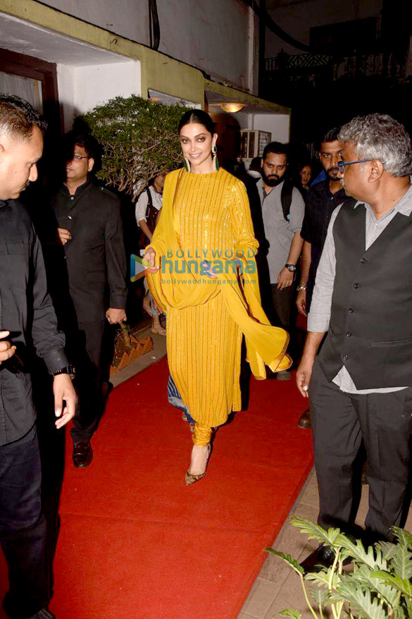 photos deepika padukone snapped inauguration of photo exhibition 4