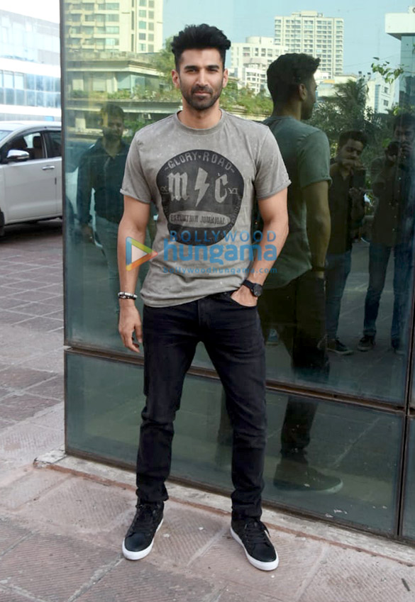 photos disha patani and aditya roy kapur clicked at malang promotion 4