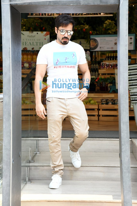 photos emraan hashmi spotted at foodhall in bandra 1