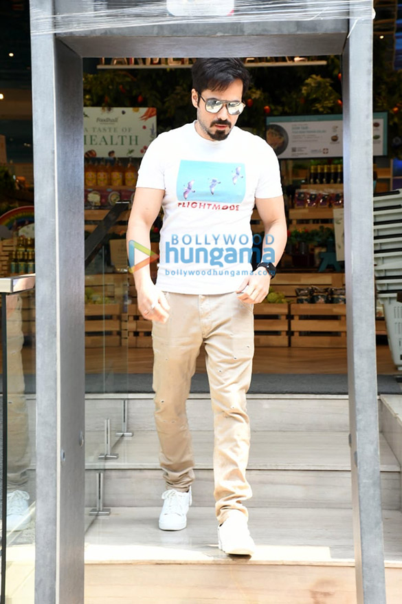 photos emraan hashmi spotted at foodhall in bandra 2
